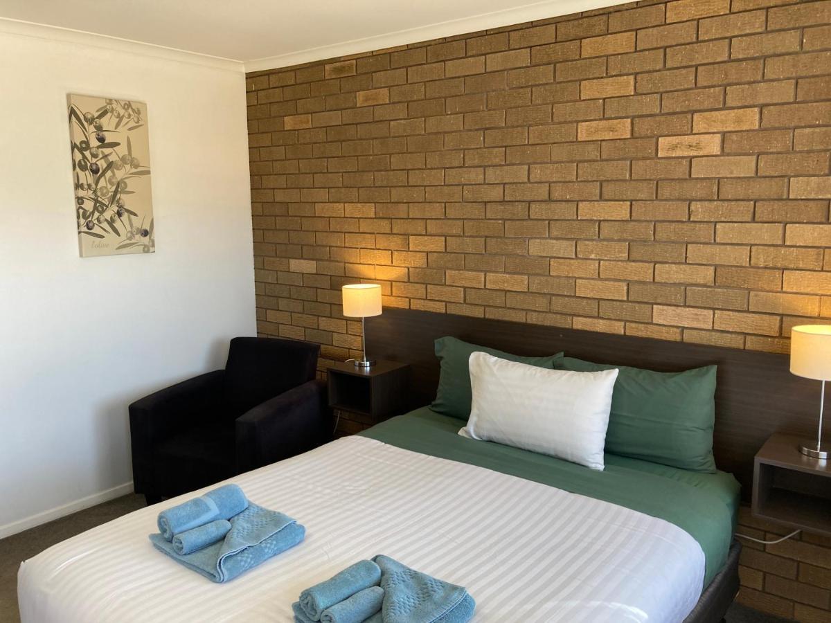 Camellia Motel Narrandera Exterior photo