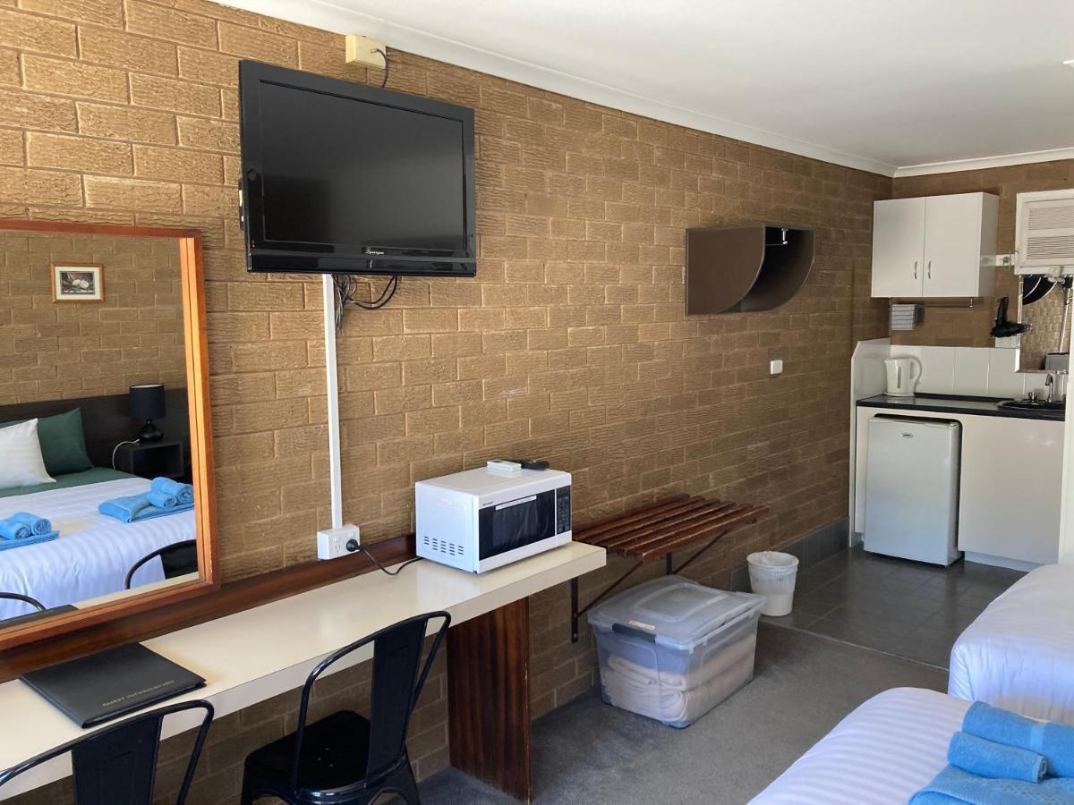 Camellia Motel Narrandera Exterior photo