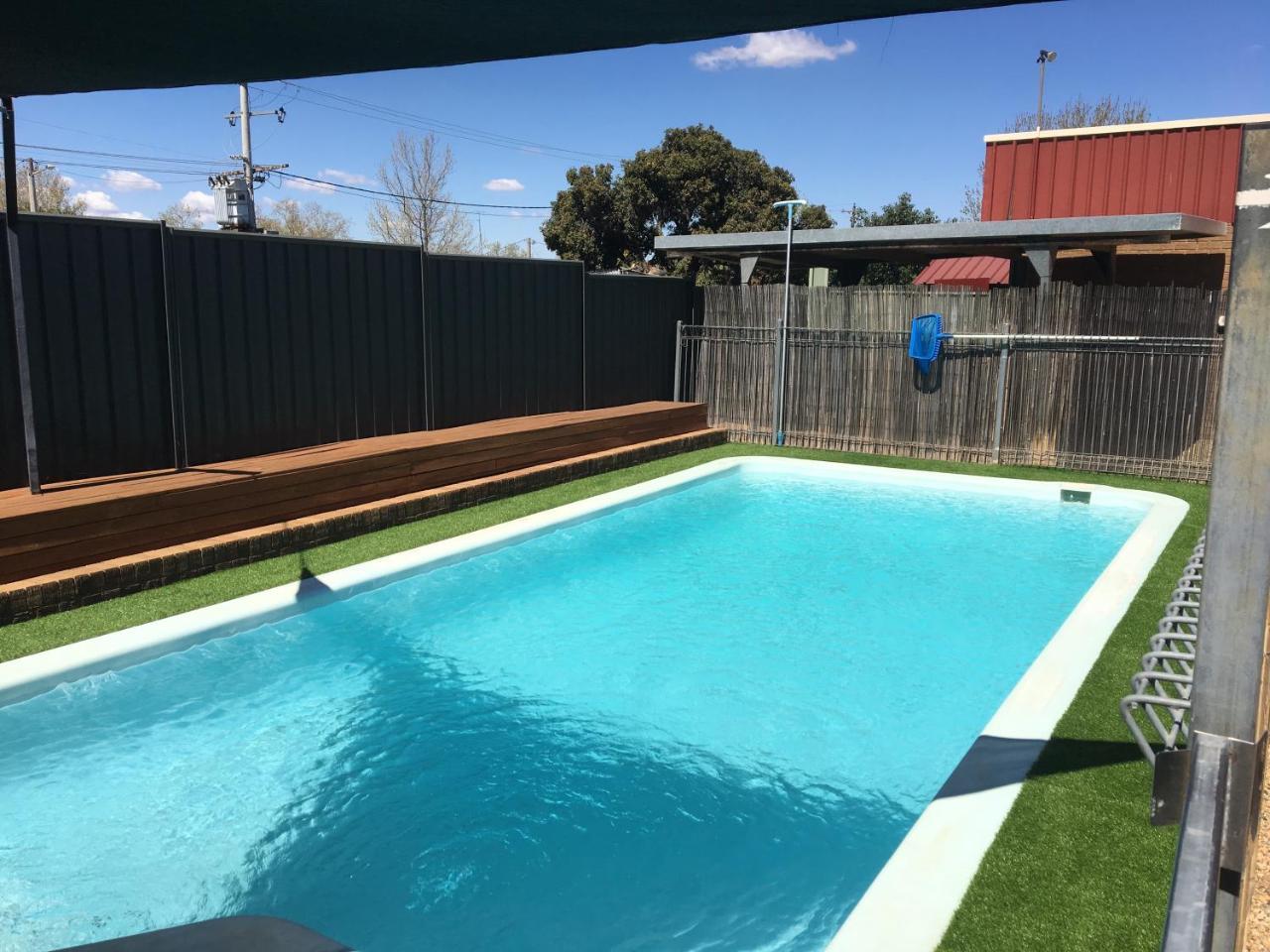 Camellia Motel Narrandera Exterior photo